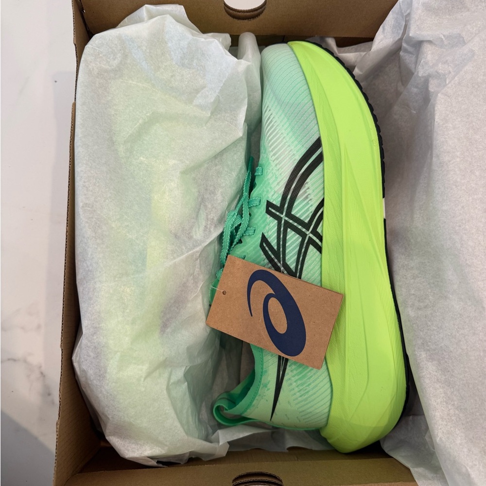 NEW IN BOX ASICS MEGABLAST MENS SIZE 12